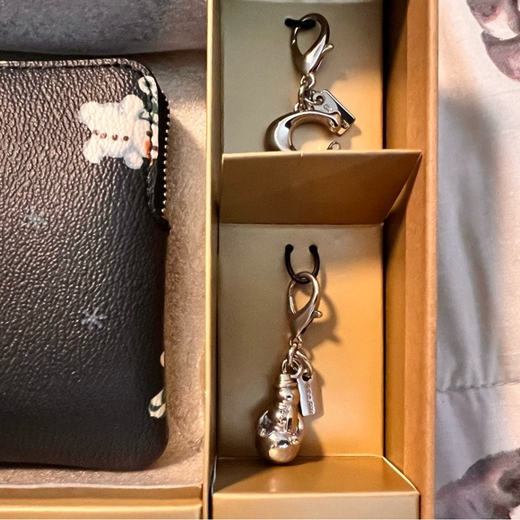 Coach Boxed Corner Zip Wristlet With Snowman Print Silver/Midnight With Charms - Picture 6 of 7